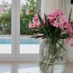 ヴィラ Oleander By Domus Mirus - Rooftop Cinema & Pool & 6min Walk To