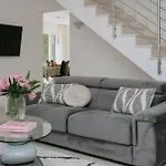 Oleander By Domus Mirus - Rooftop Cinema & Pool & 6min Walk To וילה