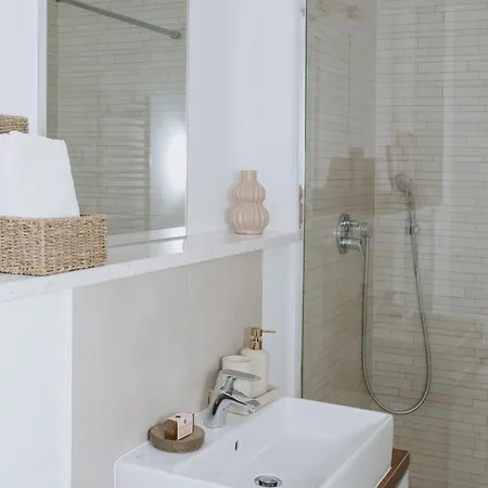 Vila Oleander By Domus Mirus - Rooftop Cinema & Pool & 6min Walk To