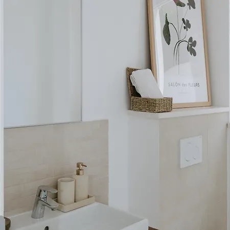 Oleander By Domus Mirus - Rooftop Cinema & Pool & 6min Walk To