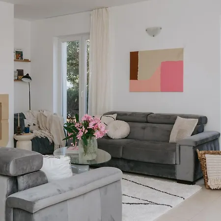 Oleander By Domus Mirus - Rooftop Cinema & Pool & 6min Walk To *