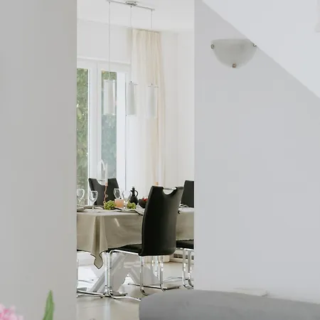 Vila Oleander By Domus Mirus - Rooftop Cinema & Pool & 6min Walk To Splitska